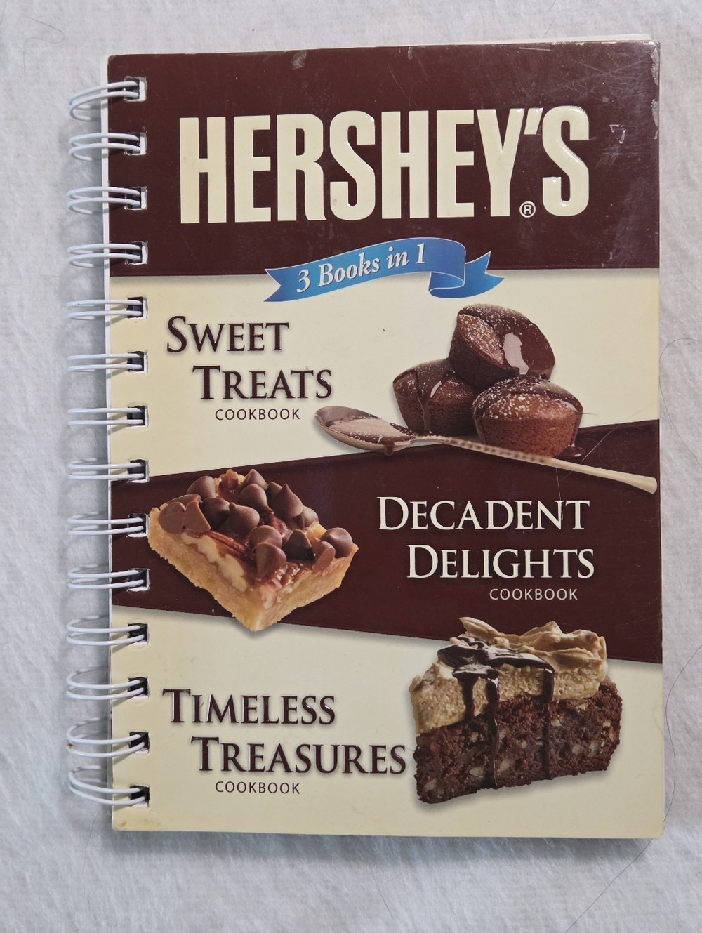 📕Hershey's 3 books in 1 by The Hershey Company Spiralbound